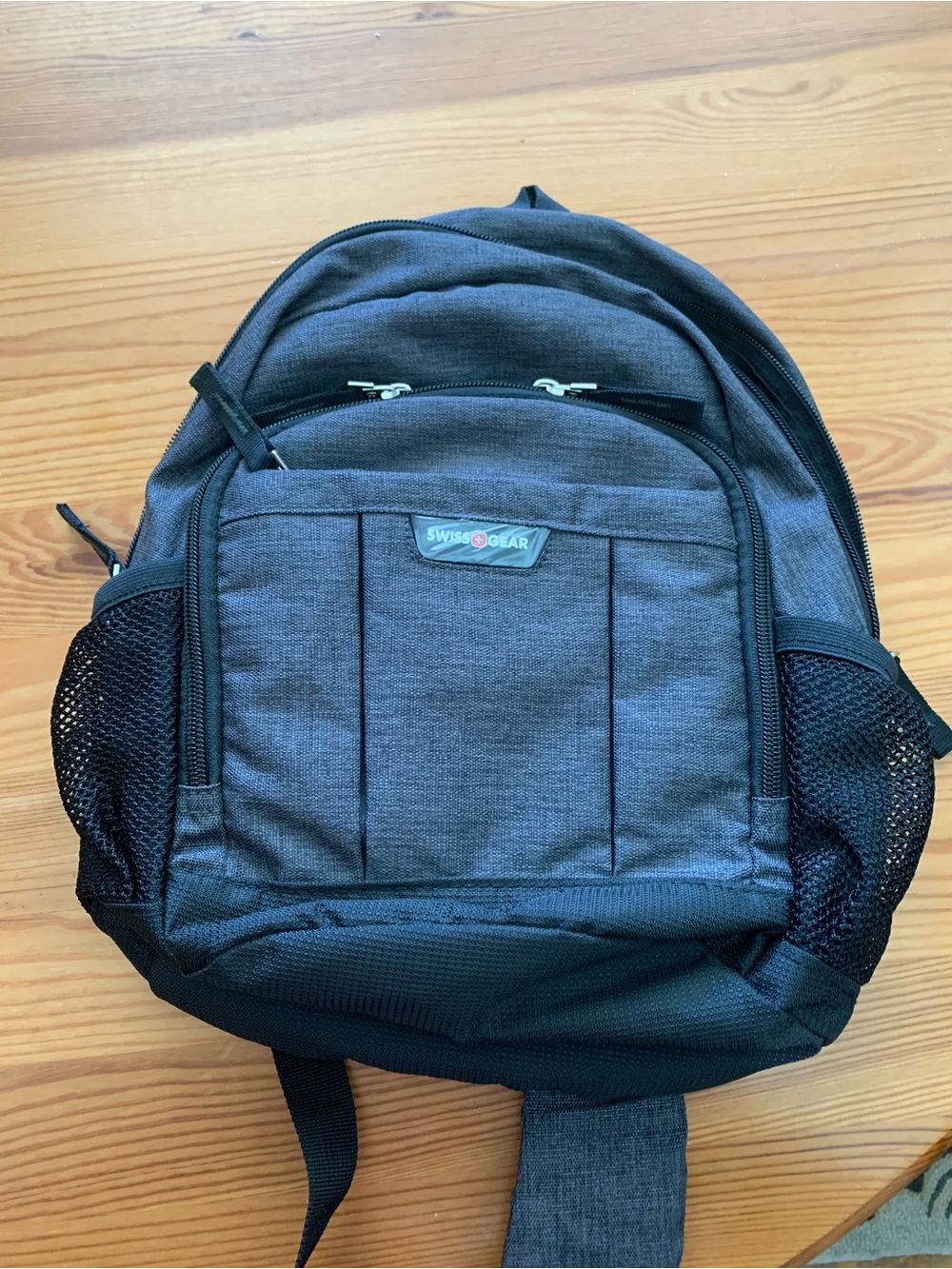 SwissGear Charcoal Gray Men's Backpack with Mesh Side Pockets